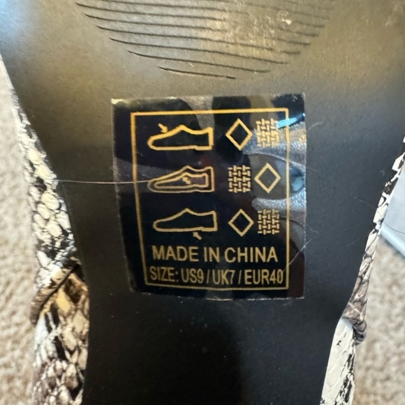 Cupid Faux Snakeprint 3" Block Heel Boots. Size 9 - Picture 6 of 6